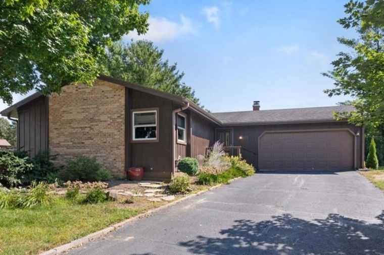 Photo of 13 Jason Cir Madison, WI 53719