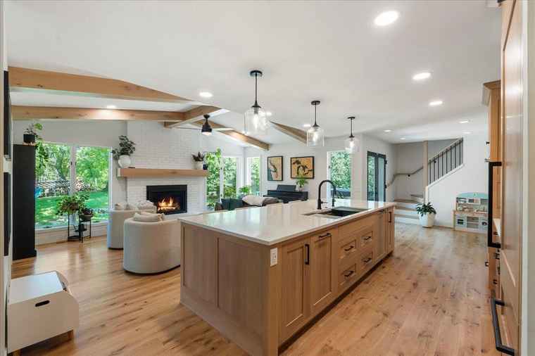 Photo of 5 Hodgson Ct Madison, WI 53717
