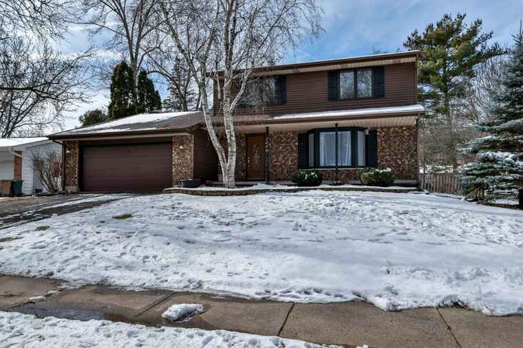 Photo of 1010 Hathaway Dr Madison, WI 53711