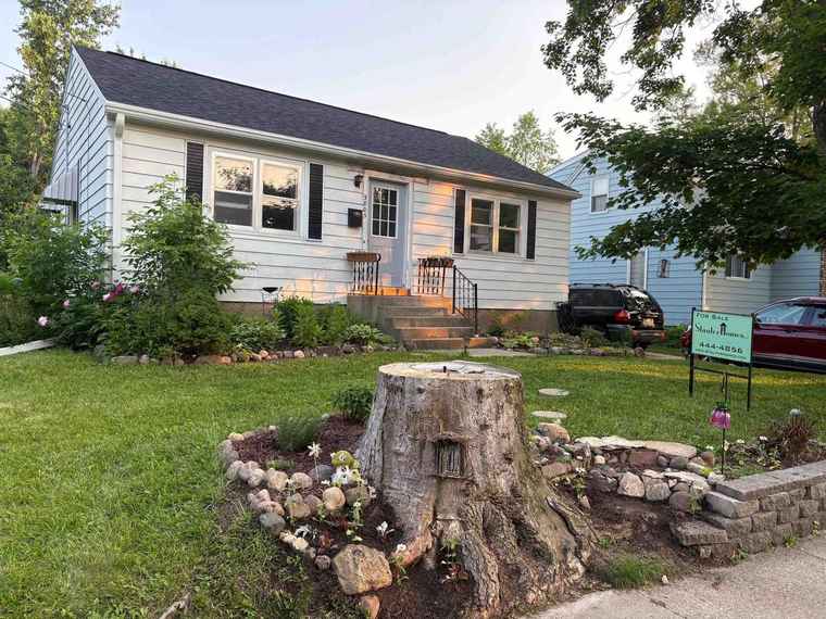 Photo of 3805 Dennett Dr Madison, WI 53714