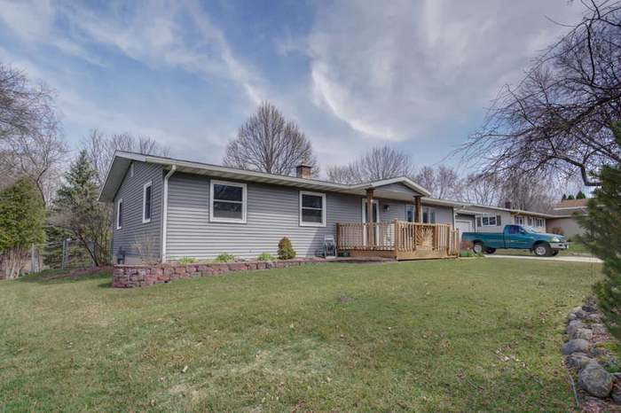 5222 Cottage Grove Rd Madison Wi 53716 Mls 1852881 Redfin