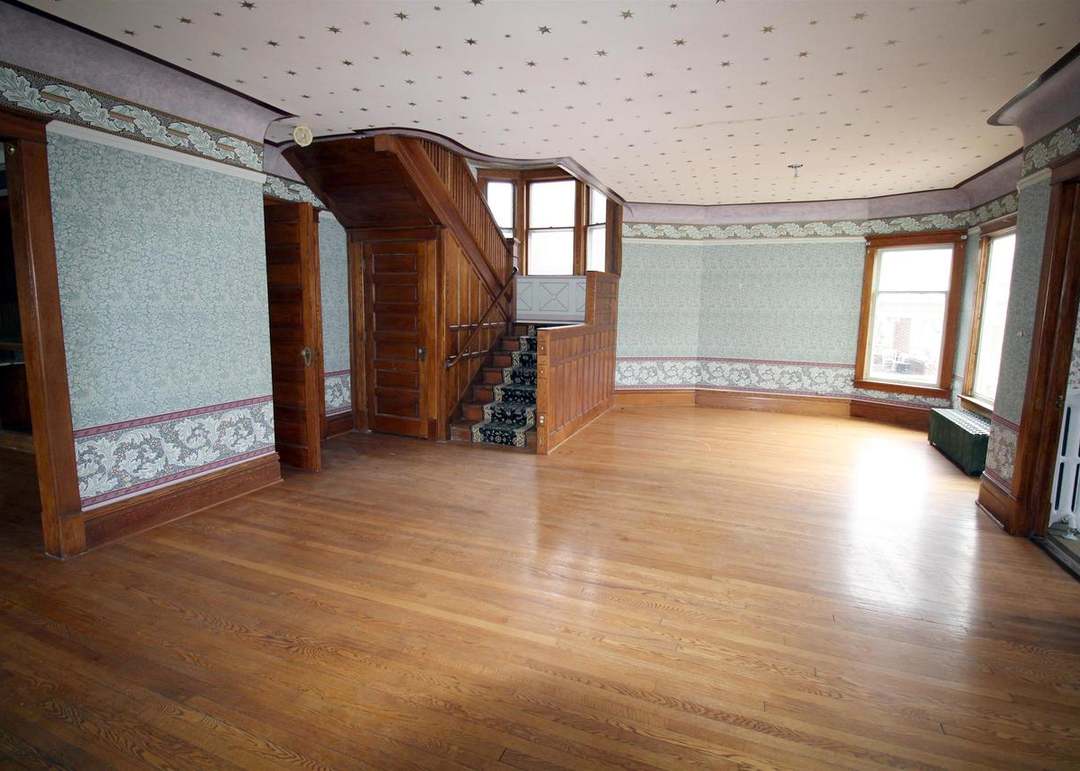 825 E Court St Janesville WI 53545 Redfin 825 E Court St Janesville WI 53545 Redfin