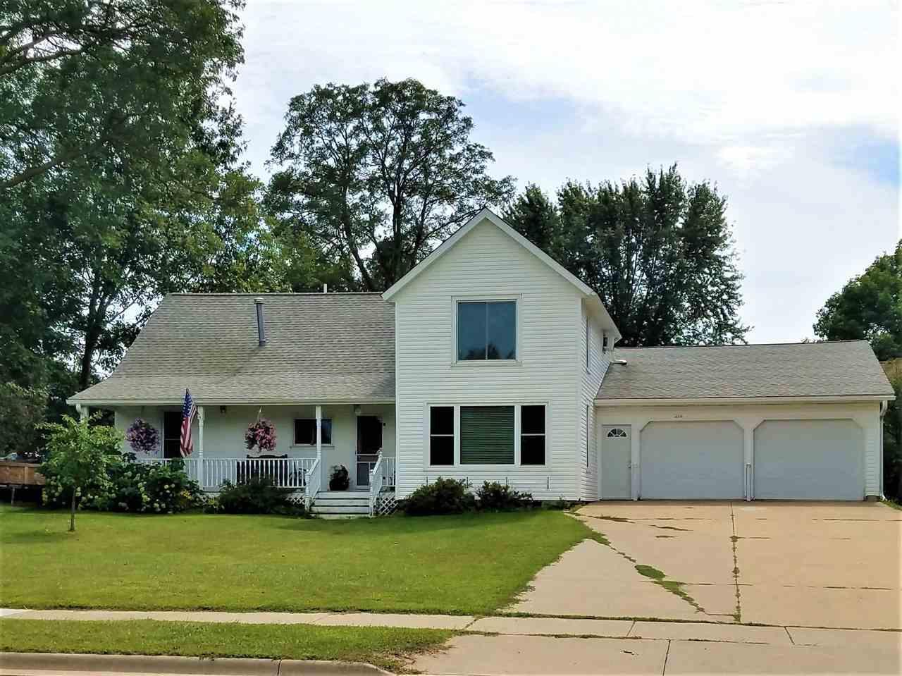 429 E 4th St, Manawa, WI 54949 | MLS# 50210639 | Redfin