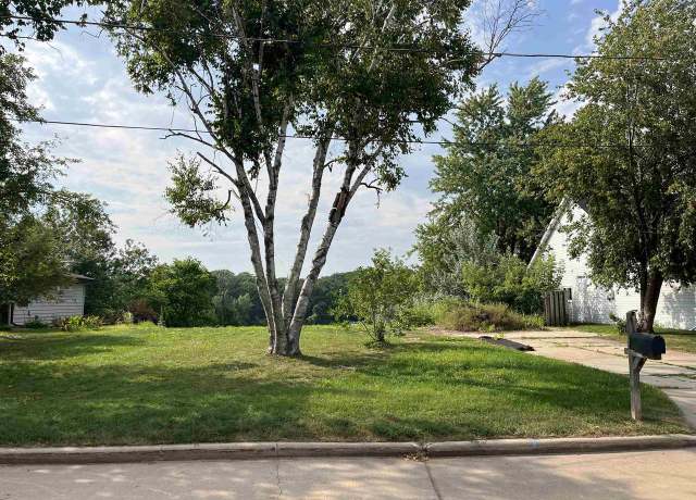 Property at 837 Cambridge Ct, Appleton, WI 54915