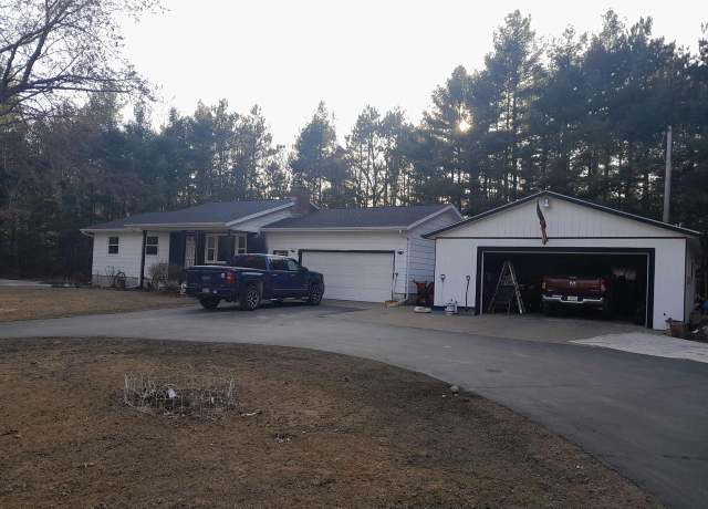 Property at 539 N 3rd Ave, Redgranite, WI 54970, 3 beds, 1 bath