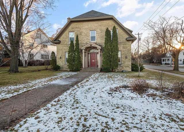 Property at 2157 Riverside Ave, Marinette, WI 54143, 2 beds