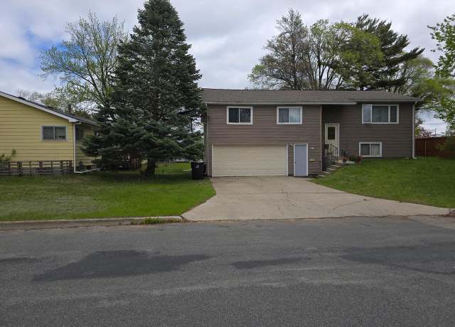 Property at 3012 16th St, Menominee, MI 49858, 3 beds, 3 baths