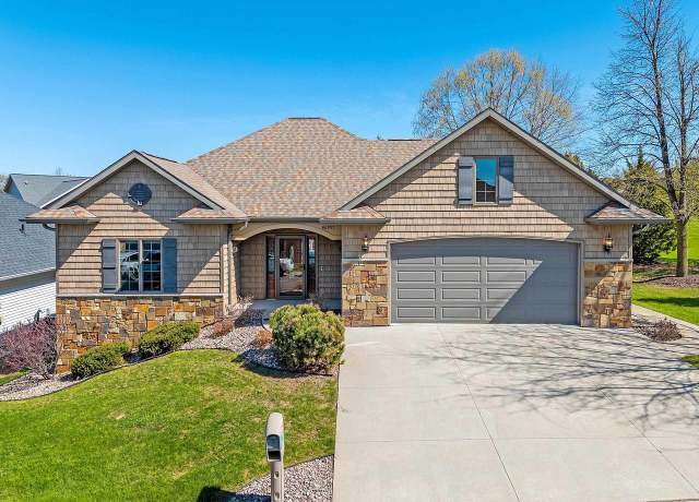 Property at W6957 Brackenwood Ln, Greenville, WI 54942, 4 beds, 3 baths