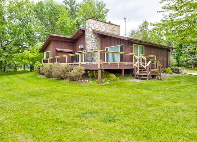 Property at W5790 Point Ln, Crivitz, WI 54114, 4 beds, 2 baths