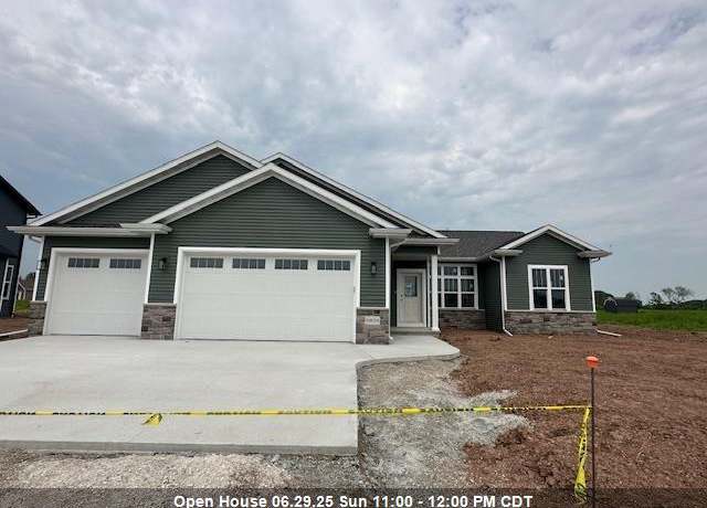 Property at N8034 Oakwood Dr, Sherwood, WI 54169, 3 beds, 2.5 baths