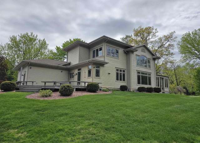 Property at E1398 Rural Rd, Waupaca, WI 54981, 3 beds, 2.5 baths