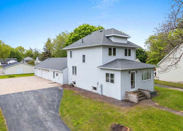 Property at 314 Summit St, Pulaski, WI 54162, 4 beds, 1.5 baths