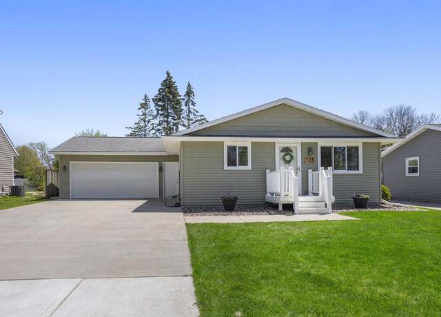 Property at 1125 Greenwood Dr, Menasha, WI 54952, 3 beds, 1.5 baths