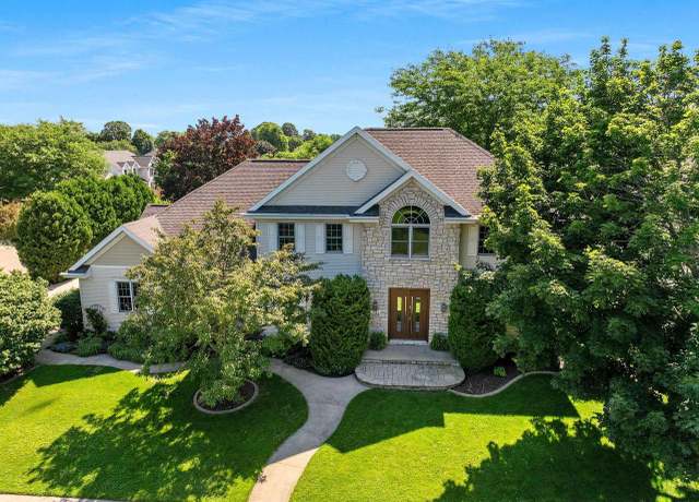 Property at 1404 Mahler Blvd, Neenah, WI 54956, 5 beds, 3.5 baths