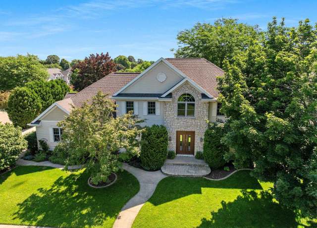 Property at 1404 Mahler Blvd, Neenah, WI 54956, 5 beds, 3.5 baths