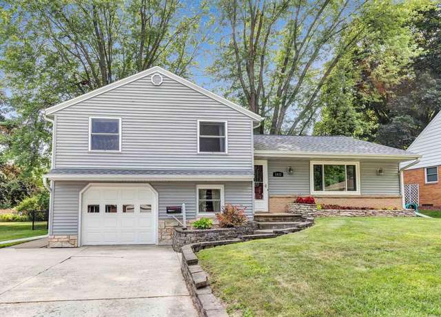 Property at 1431 Langlade Ave, Green Bay, WI 54304, 4 beds, 2 baths