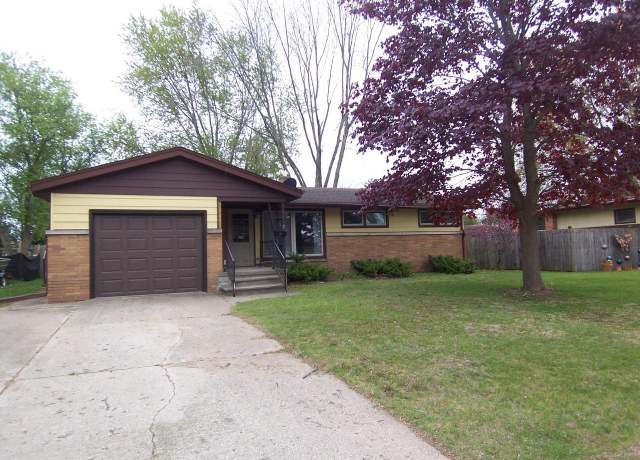 Property at 2513 17th St, Two Rivers, WI 54241, 3 beds, 1 bath