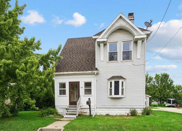 Property at 136 Oak St, Brillion, WI 54110, 3 beds, 1 bath