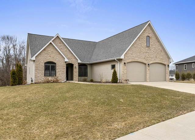 Property at 1329 Coral Reef Ln, Green Bay, WI 54313, 4 beds, 3 baths