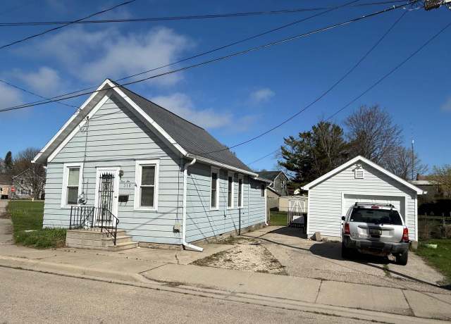 Property at 310 8th Ave, Menominee, MI 49858, 3 beds, 1 bath