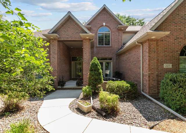 Property at 227 E Morning Glory Dr, Appleton, WI 54913, 4 beds, 4 baths