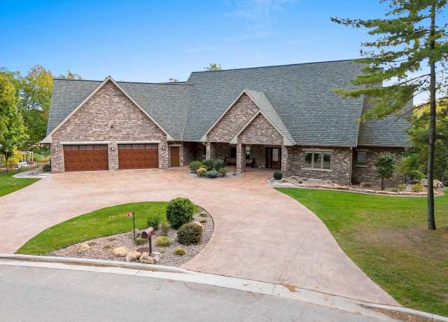 Property at 315 W Highland Dr, Oconto Falls, WI 54154, 4 beds, 3.5 baths