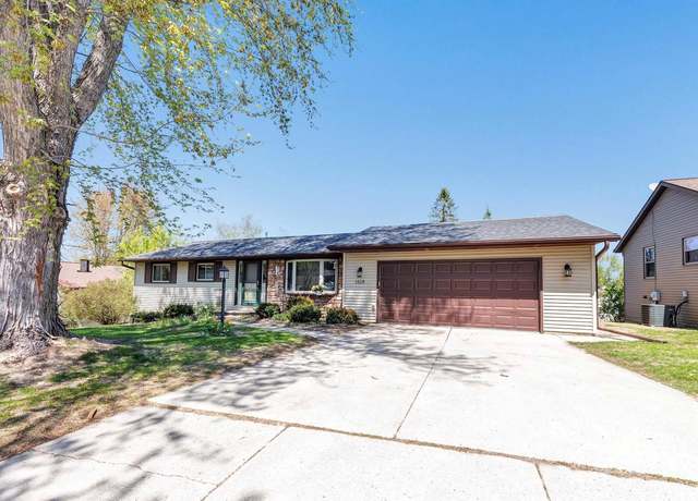 Property at 1325 Mirage Dr, Green Bay, WI 54313, 3 beds, 2 baths