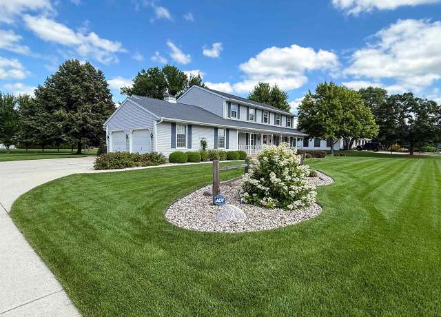 Property at 909 Country Club Ln, Fond Du Lac, WI 54935, 4 beds, 3.5 baths