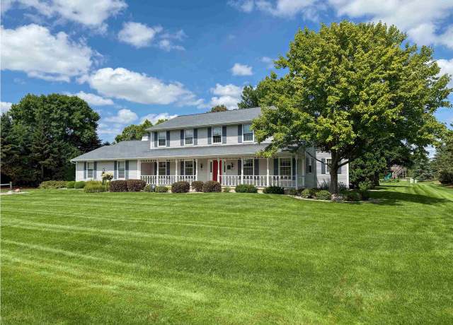 Property at 909 Country Club Ln, Fond Du Lac, WI 54935, 5 beds, 3.5 baths