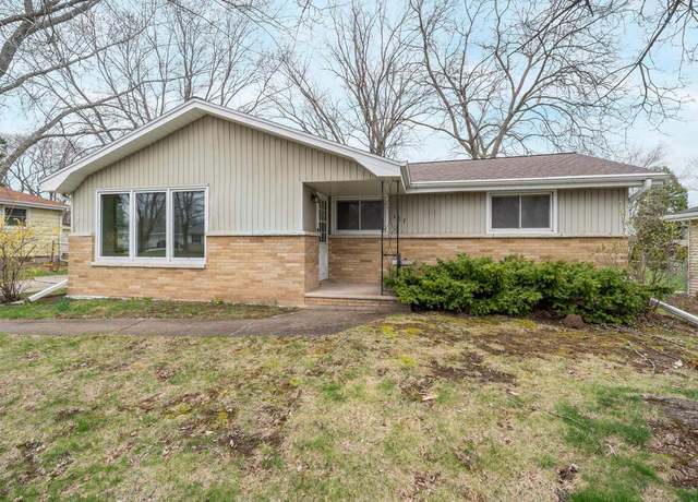 Property at 167 Gwynn St, Green Bay, WI 54301, 3 beds, 1 bath