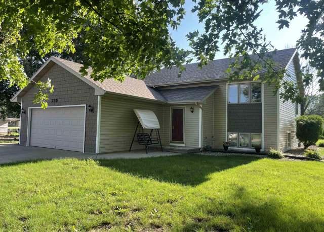 Property at 755 S Oakwood Rd, Oshkosh, WI 54904, 3 beds, 2 baths