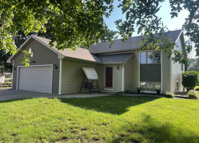 Property at 755 S Oakwood Rd, Oshkosh, WI 54904, 3 beds, 2 baths