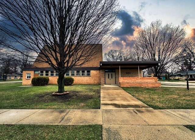 Property at 1704 32nd Ave, Menominee, MI 49858, 2 beds, 1.5 baths