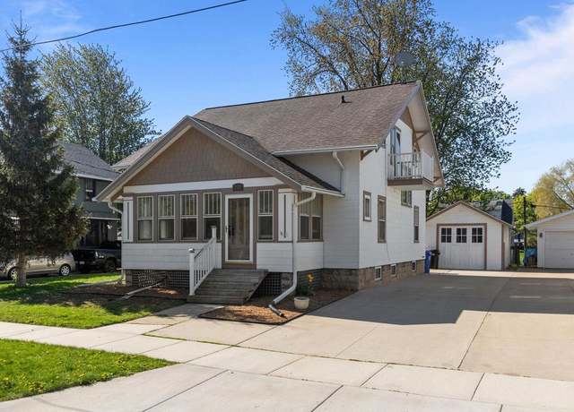 Property at 1121 W Harris St, Appleton, WI 54914, 3 beds, 1.5 baths