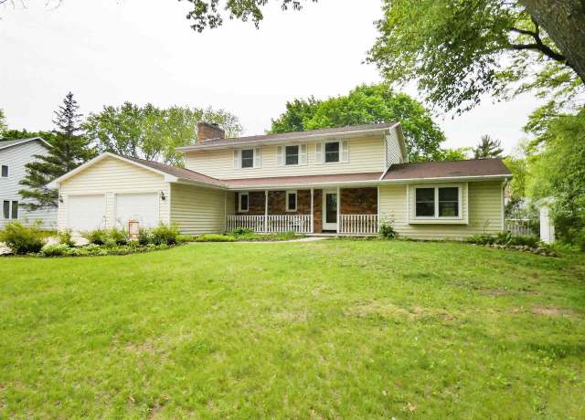 Property at 2584 S Trillium Cir, Green Bay, WI 54313, 4 beds, 2.5 baths