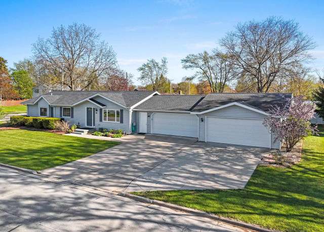 Property at 110 W Cedar St, Pulaski, WI 54162, 5 beds, 3.5 baths