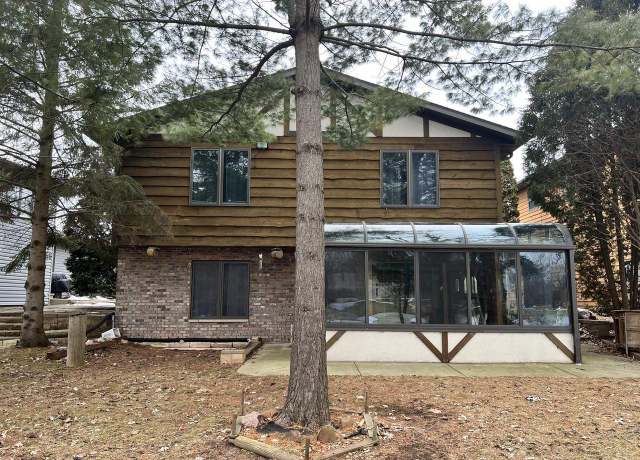 Property at 1159 Elmhurst Ln, Oshkosh, WI 54904, 3 beds, 2.5 baths
