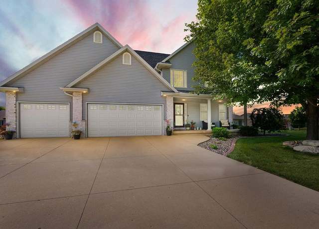 Property at 12 Park Cir, Fond Du Lac, WI 54935, 4 beds, 3.5 baths