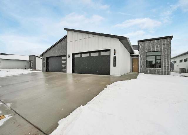 Property at 328 Aldon Cir, Green Bay, WI 54304, 2 beds, 2 baths