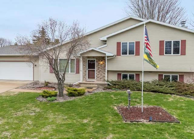 Property at 220 Mandella Ct, Neenah, WI 54956, 4 beds, 3 baths