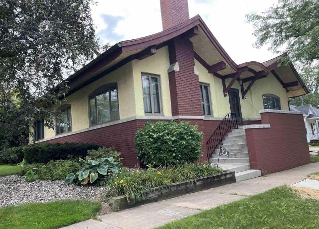 Property at 703 S Memorial Dr, Appleton, WI 54911, 5 beds, 3.5 baths