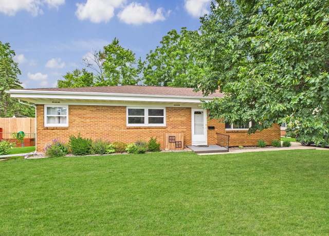 Property at 1613 Clarks Ct, Oshkosh, WI 54901, 4 beds, 1 bath