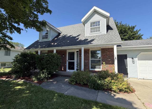 Property at 707 S Goldenrod Dr, Appleton, WI 54914, 4 beds, 2 baths