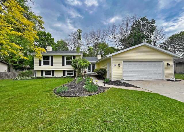 Property at 1487 Windmar Dr, Neenah, WI 54956, 4 beds, 2.5 baths