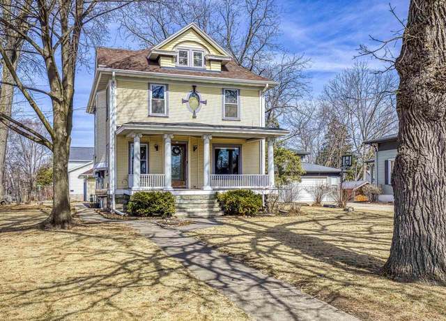 Property at 32 W New York Ave, Oshkosh, WI 54901, 4 beds, 2 baths