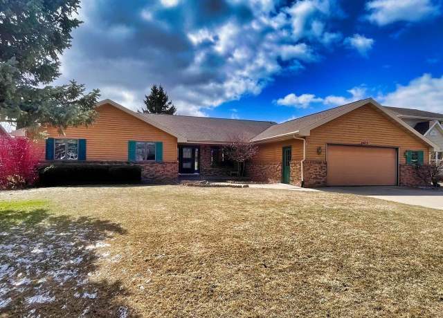 Property at 2413 W Roselawn Dr, Appleton, WI 54914, 3 beds, 2.5 baths