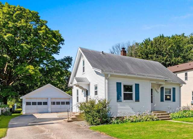 Property at 1227 Shawano Ave, Green Bay, WI 54303, 3 beds, 1 bath