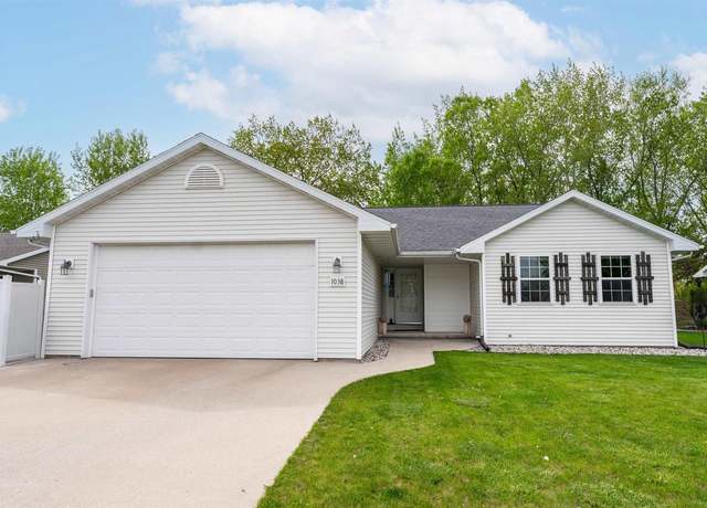 Property at 1038 Province Ter, Menasha, WI 54952, 3 beds, 2 baths