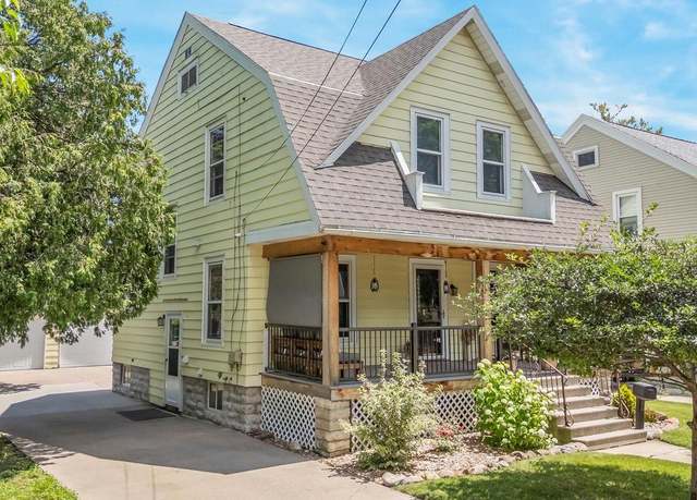 Property at 728 Monroe St, Oshkosh, WI 54901, 3 beds, 1.5 baths