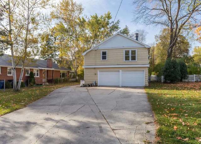 Property at 346 E Allouez Ave, Green Bay, WI 54301, 3 beds, 1.5 baths